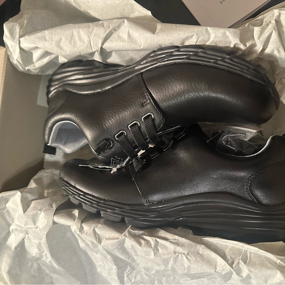 Nursing shoes